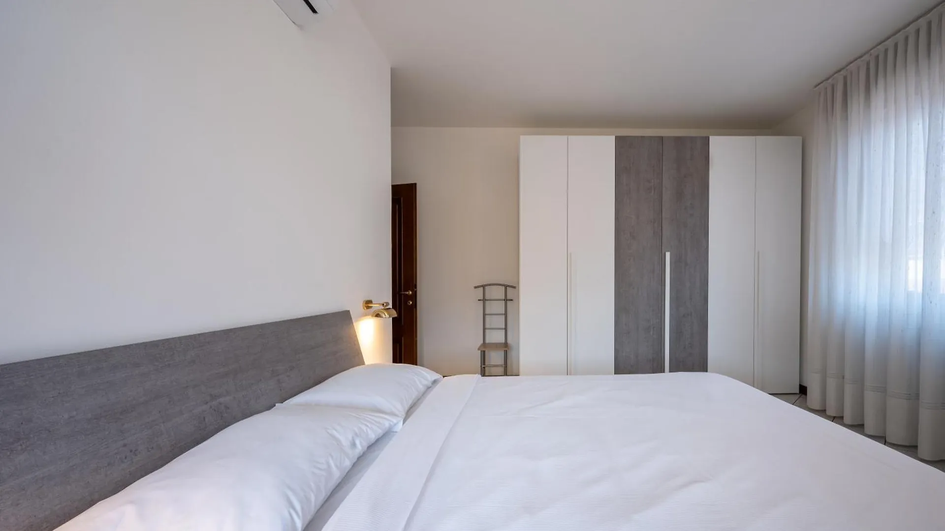 Three Bedroom Apartment - Lake View - Larihome A57 Dongo Itálie