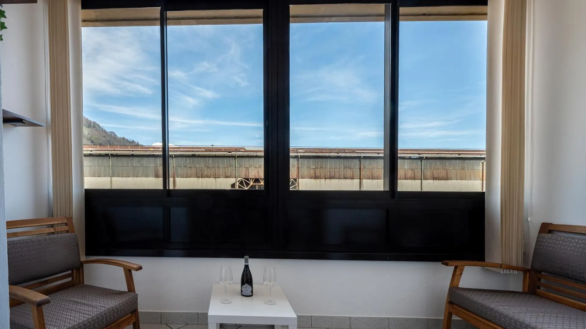 Three Bedroom Apartment - Lake View - Larihome A57 Dongo
